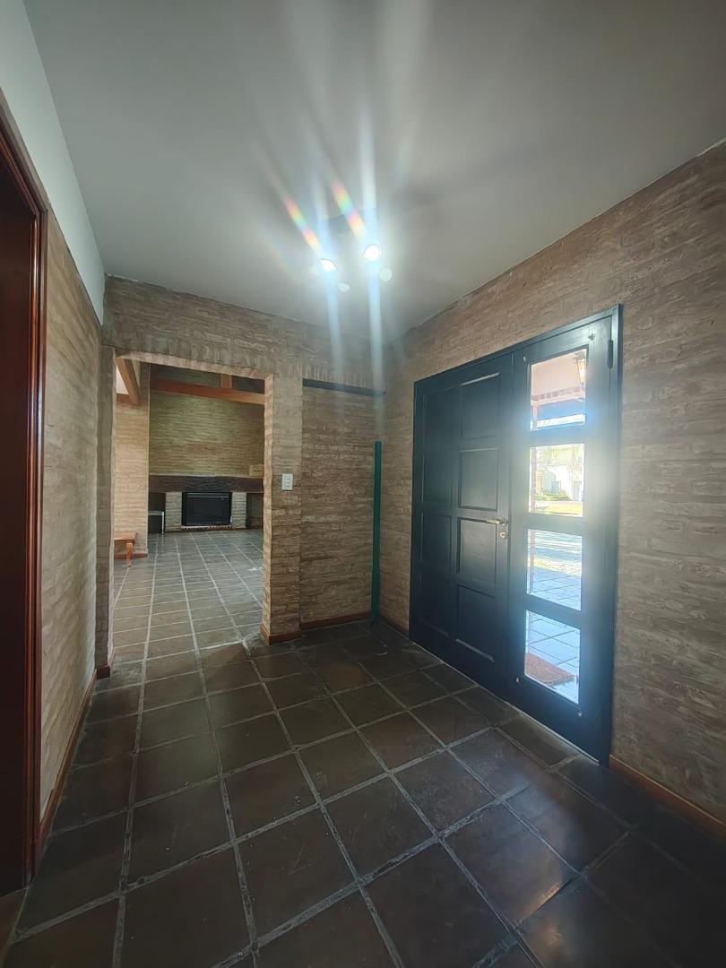 Casa en Venta con 6 cocheras