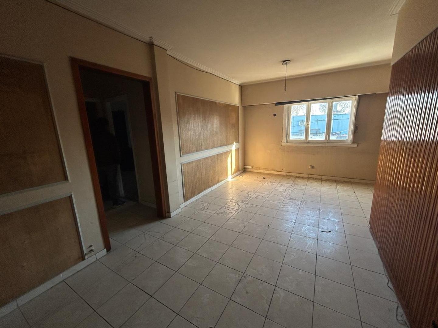 LOCAL + 2 DEPARTAMENTOS A REFACCIONAR - IDEAL CONSTRUCTORES