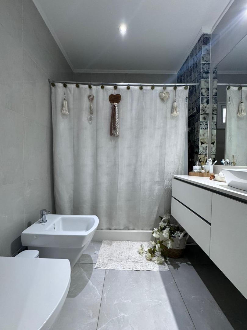 Casa en Venta con 6 cocheras