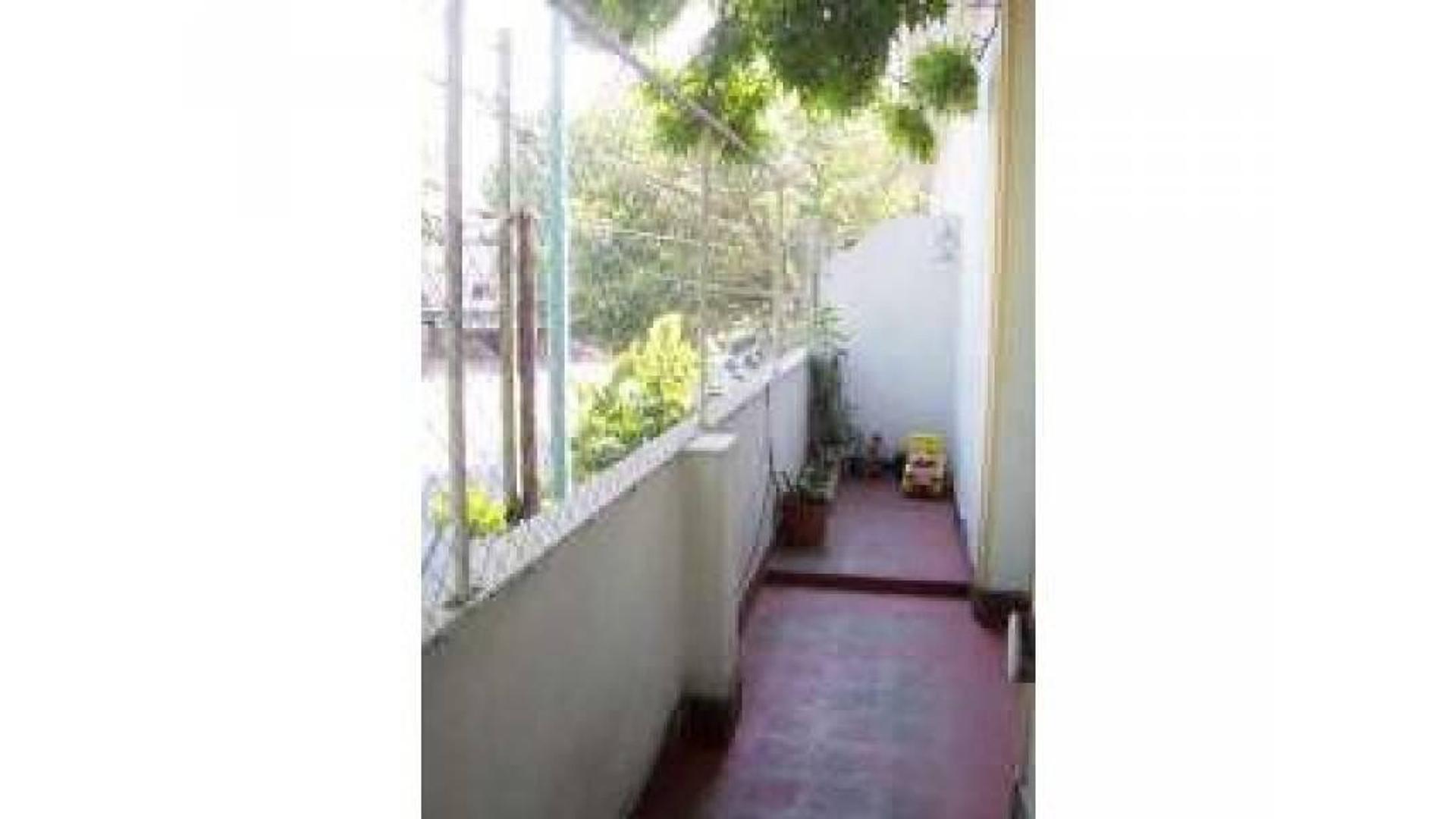 LOCAL CON 2 PHs  de 3 y 2 Amb. Gaona 4655