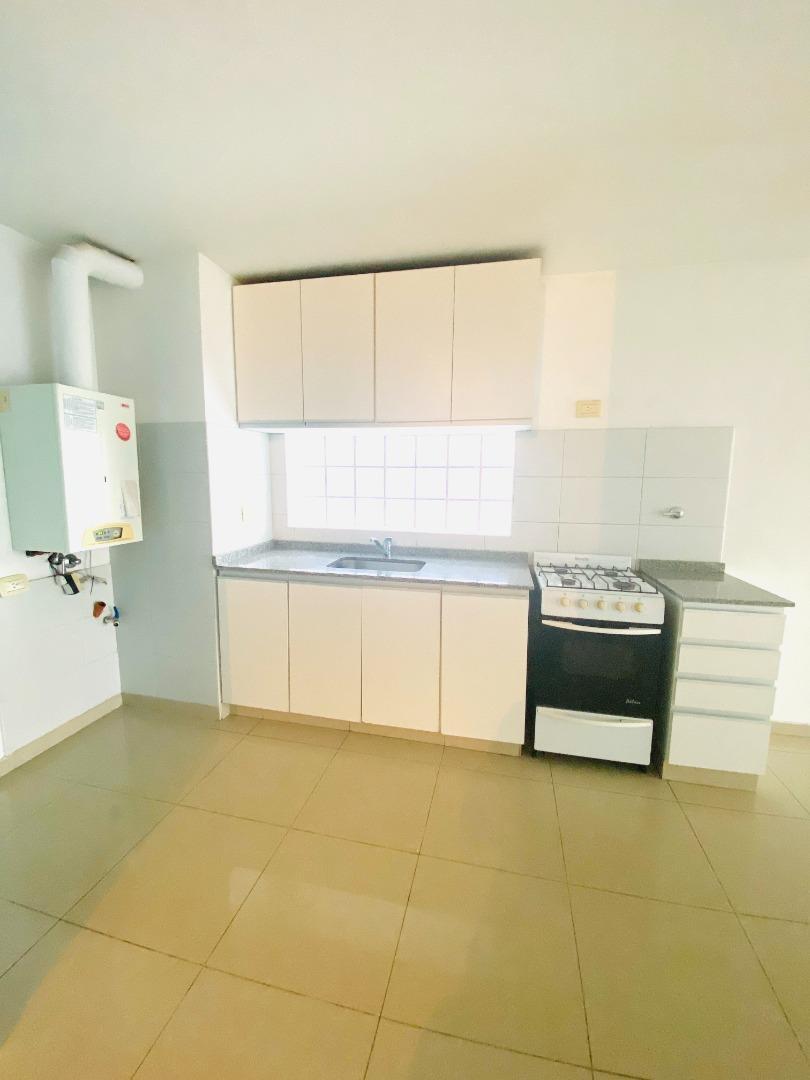 Esquiú 400 , Piso 6