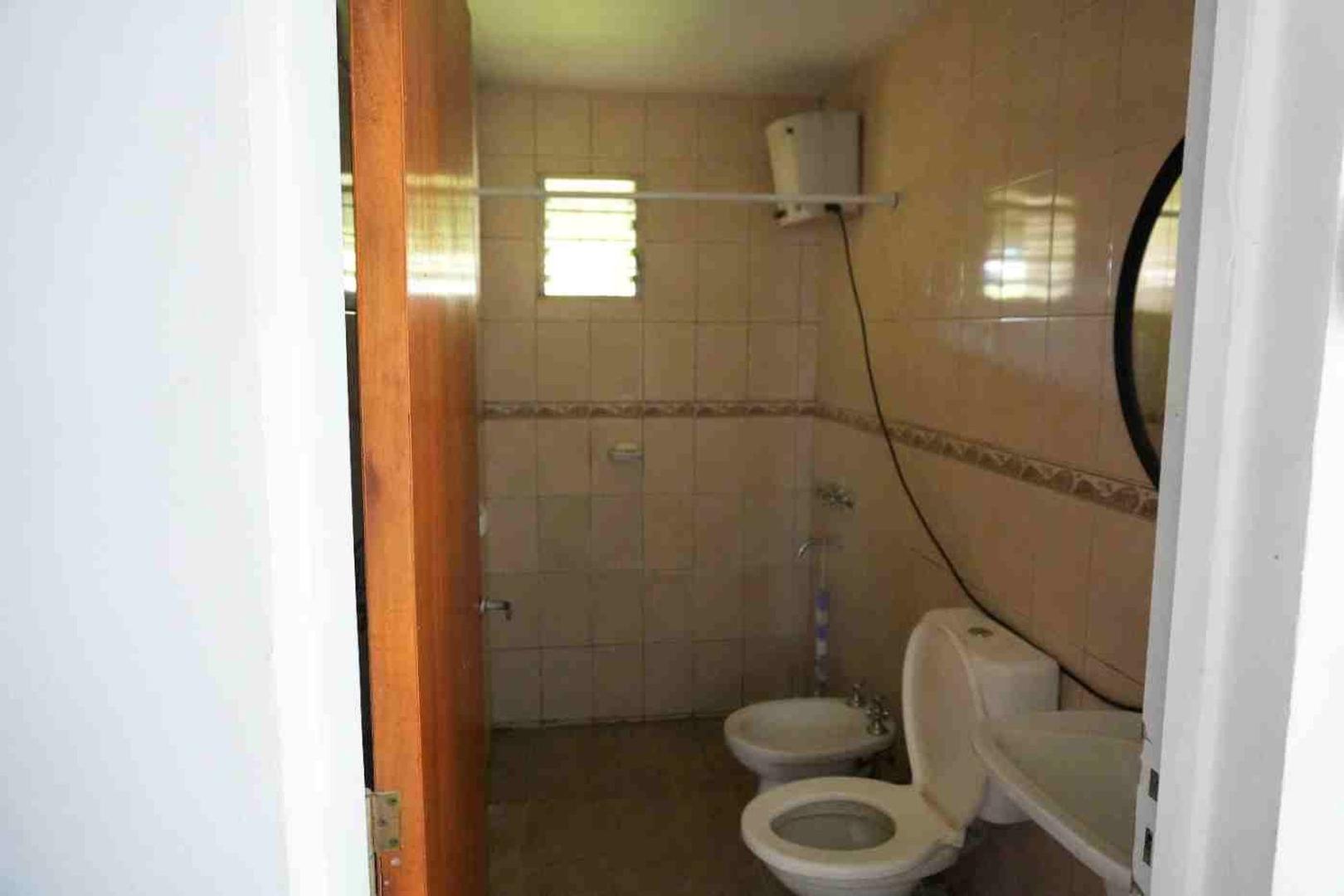 RE/MAX VENDE CASA EN  SANTO TOMÉ CON PATIO.