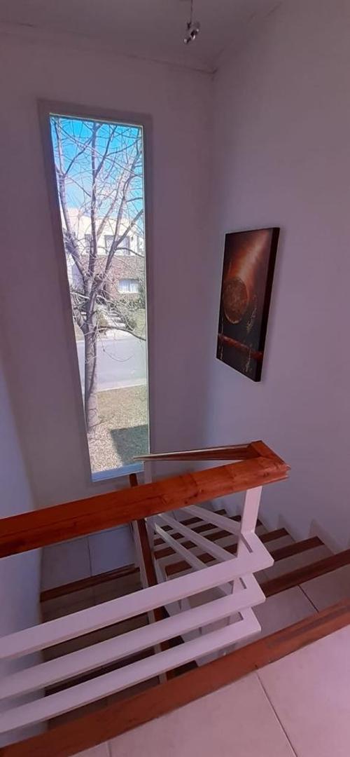 Casa en Alquiler Temporal con 4 cocheras