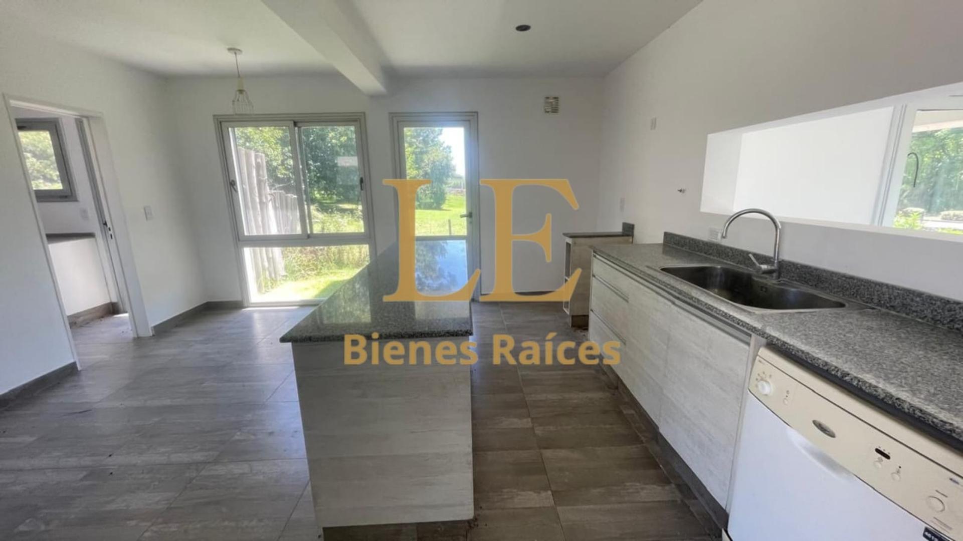 Casa en Venta con 4 cocheras