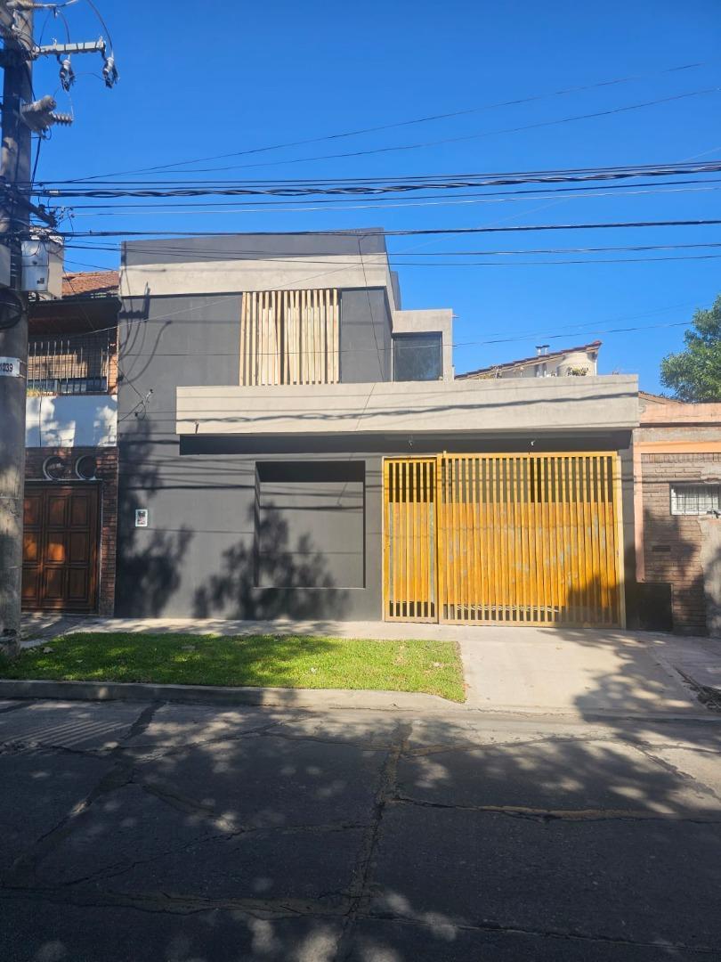 Duplex 3 ambientes en alquiler con cochera