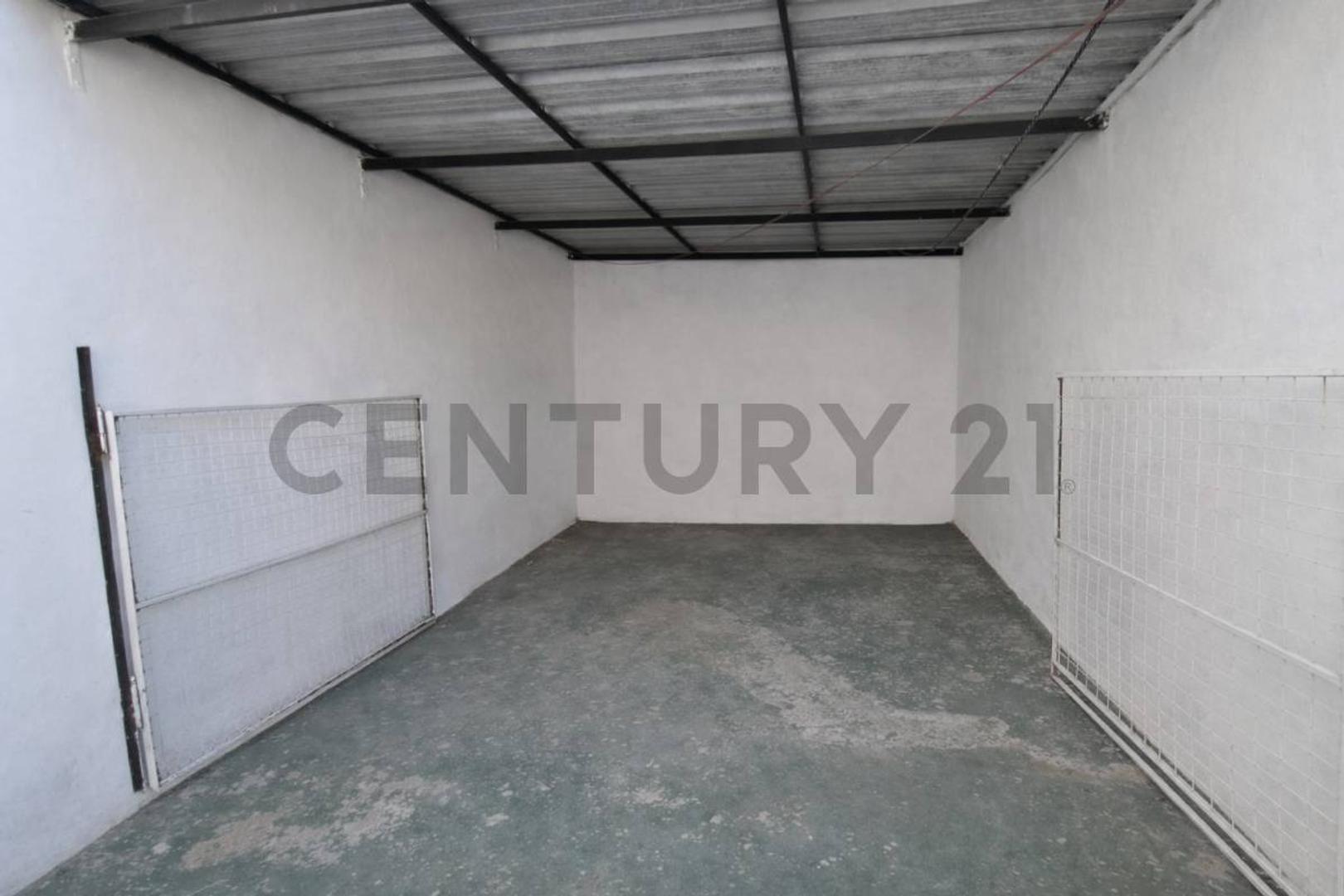 VENTA PH 4 AMBIENTES CON PATIO, TERRAZA, BERNAL