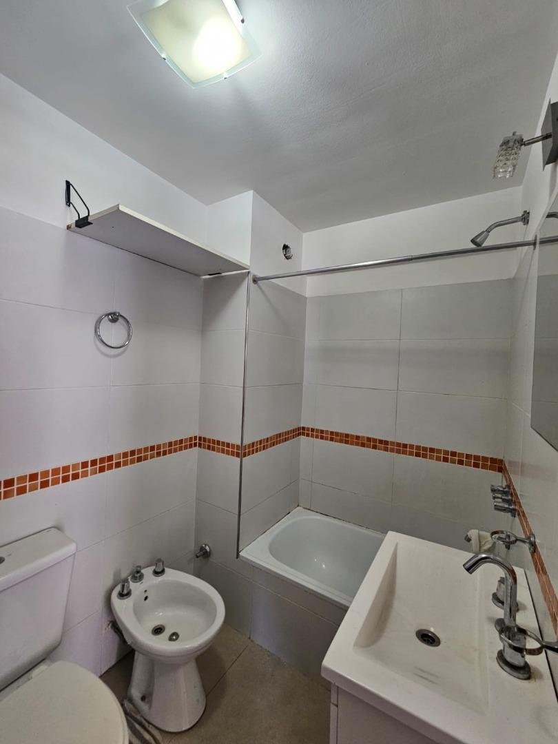 LUMINOSO MONOAMBIENTE CON BALCÓN