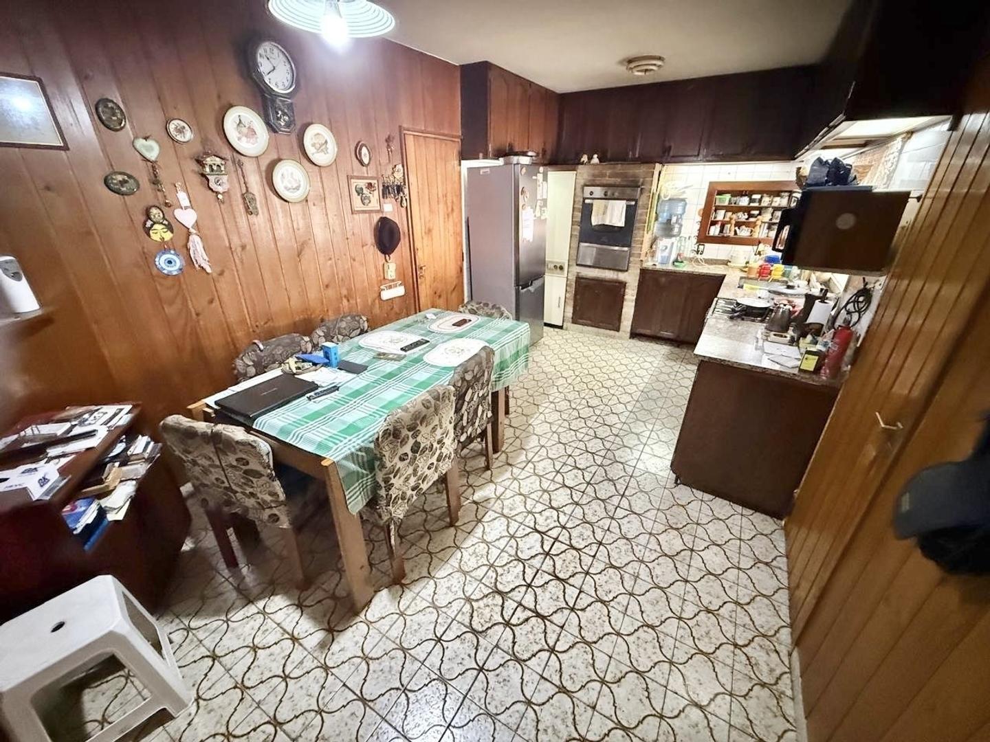 Chalet 5 ambientes en excelente ubicación.