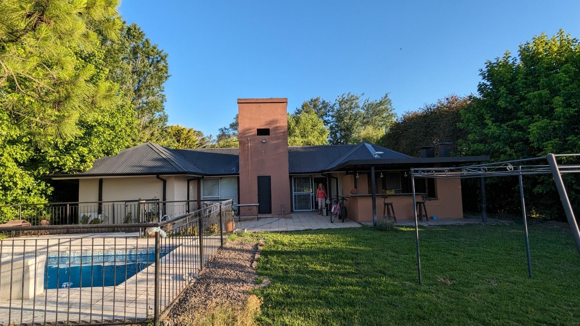 Casa 3 ambientes con 2 baños