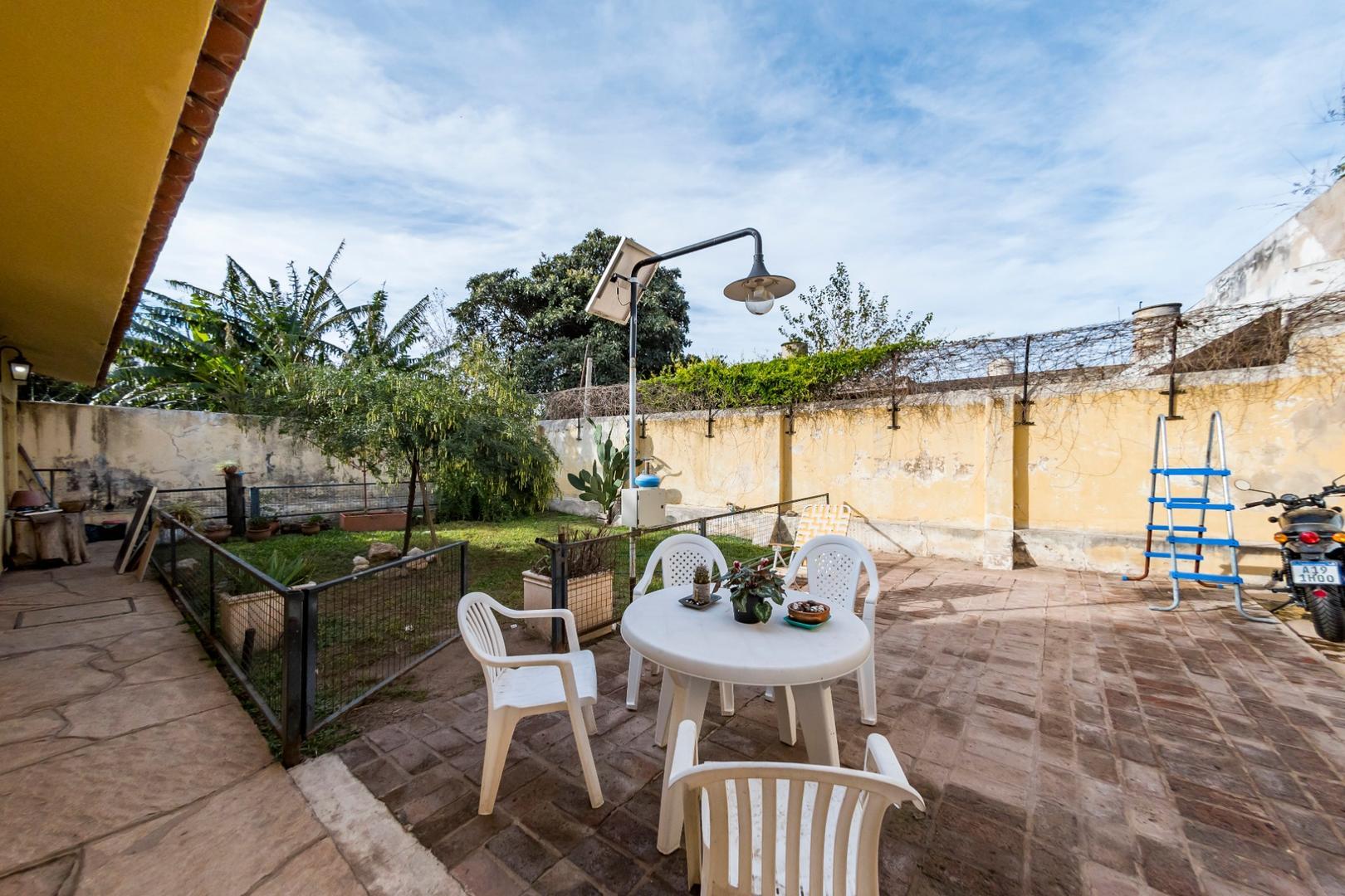 Casa 4 ambientes con 2 baños