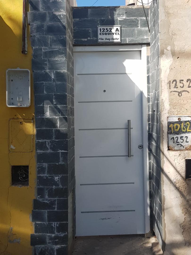 Alberdi oeste. Casa 2 dormitorios con patio + comodin