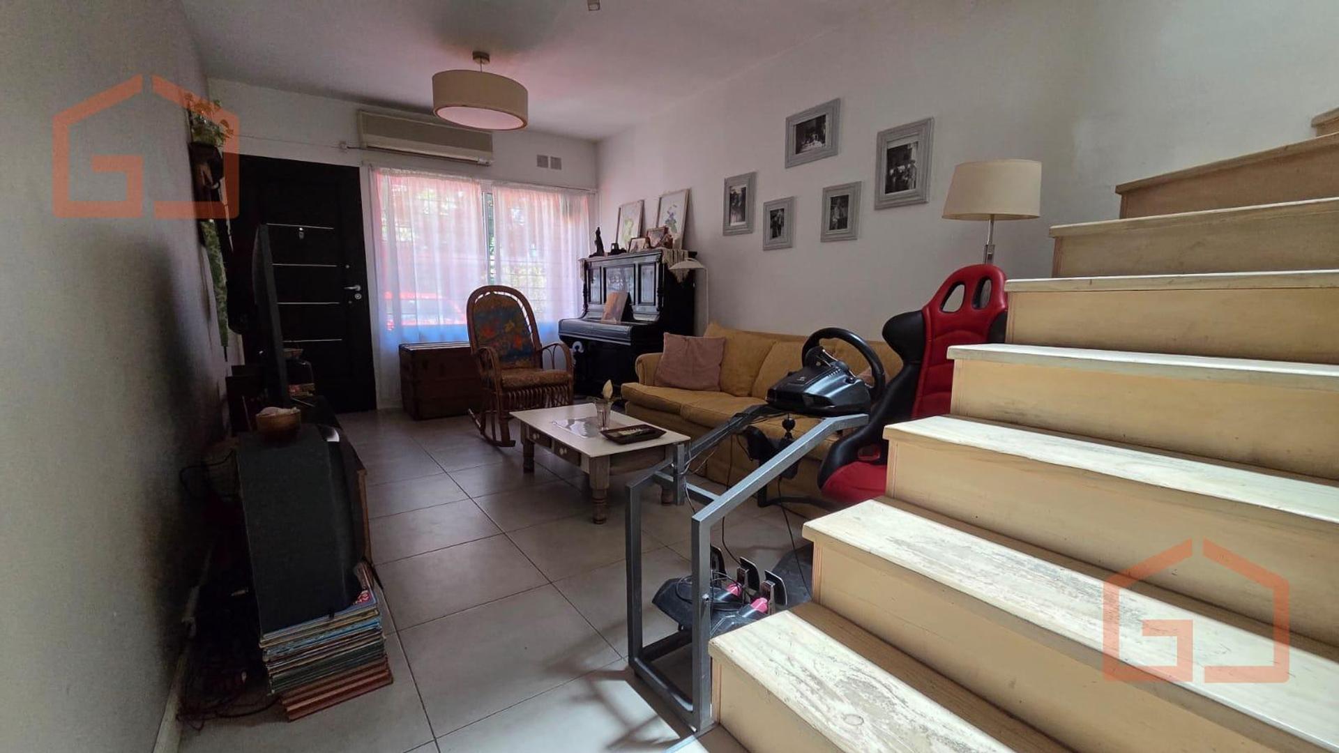 Depto Tipo Casa 3 ambientes con 2 baños