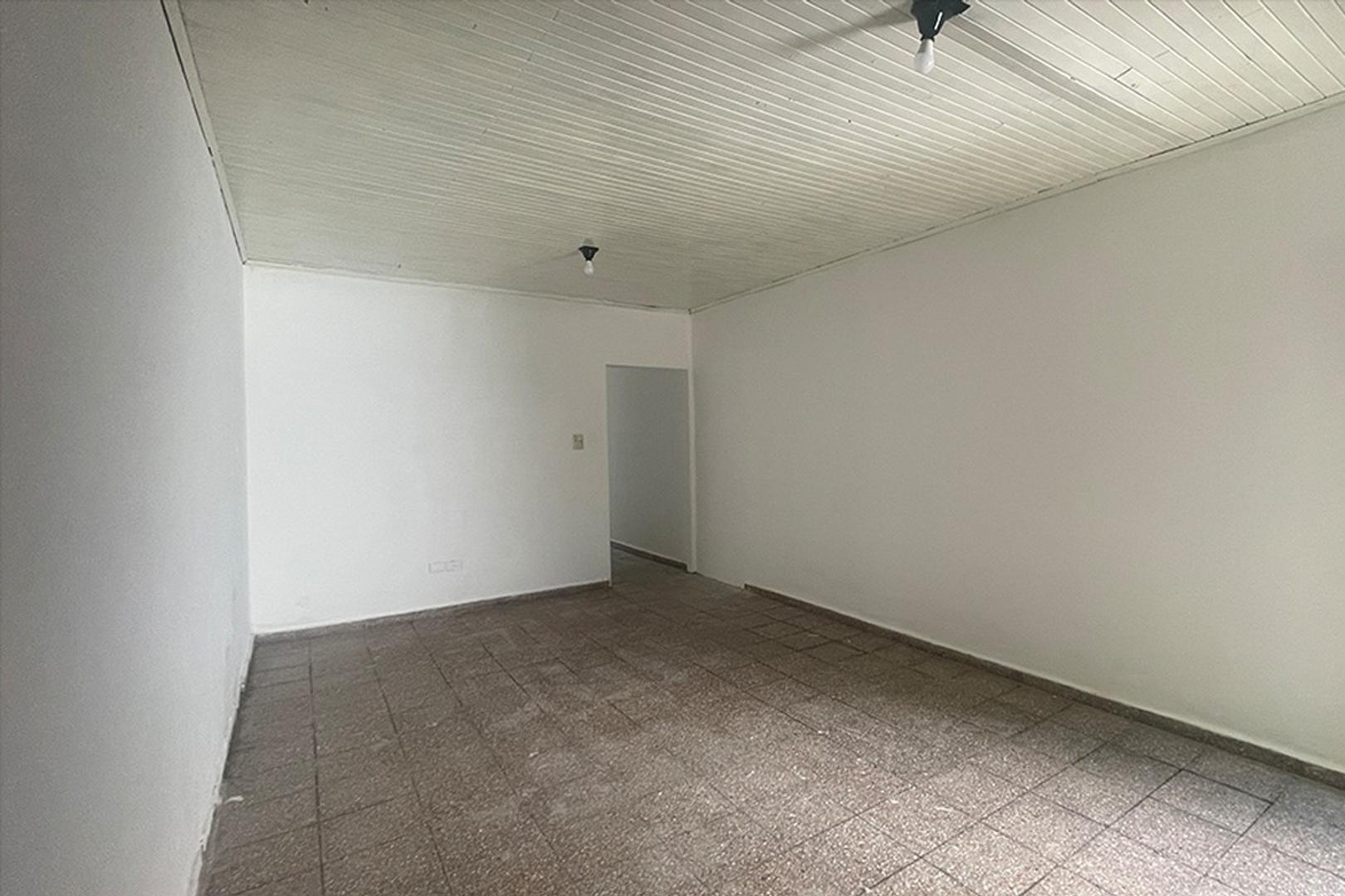 Casa 2 ambientes con 1 baño