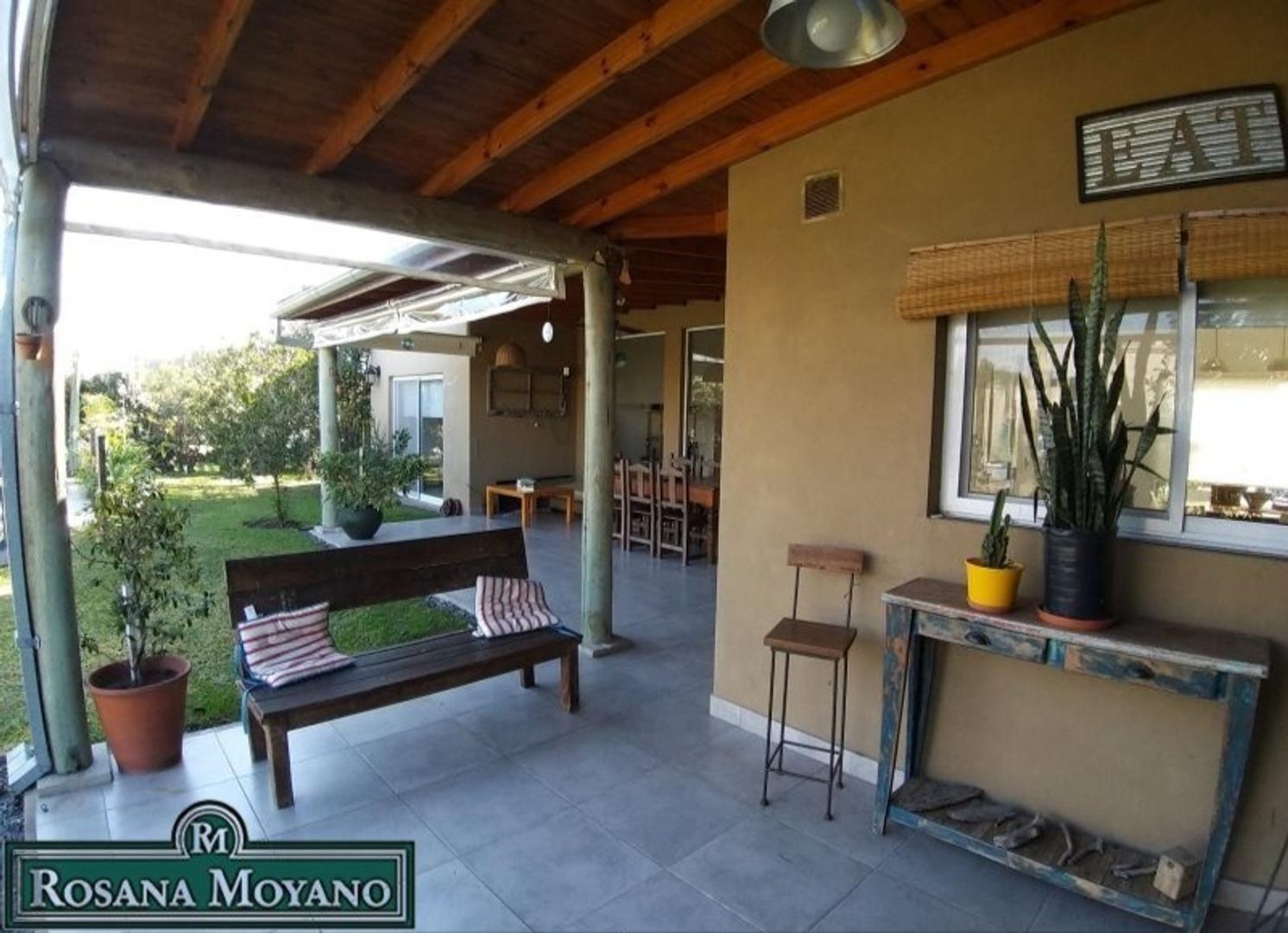 Casa 4 ambientes con 2 baños