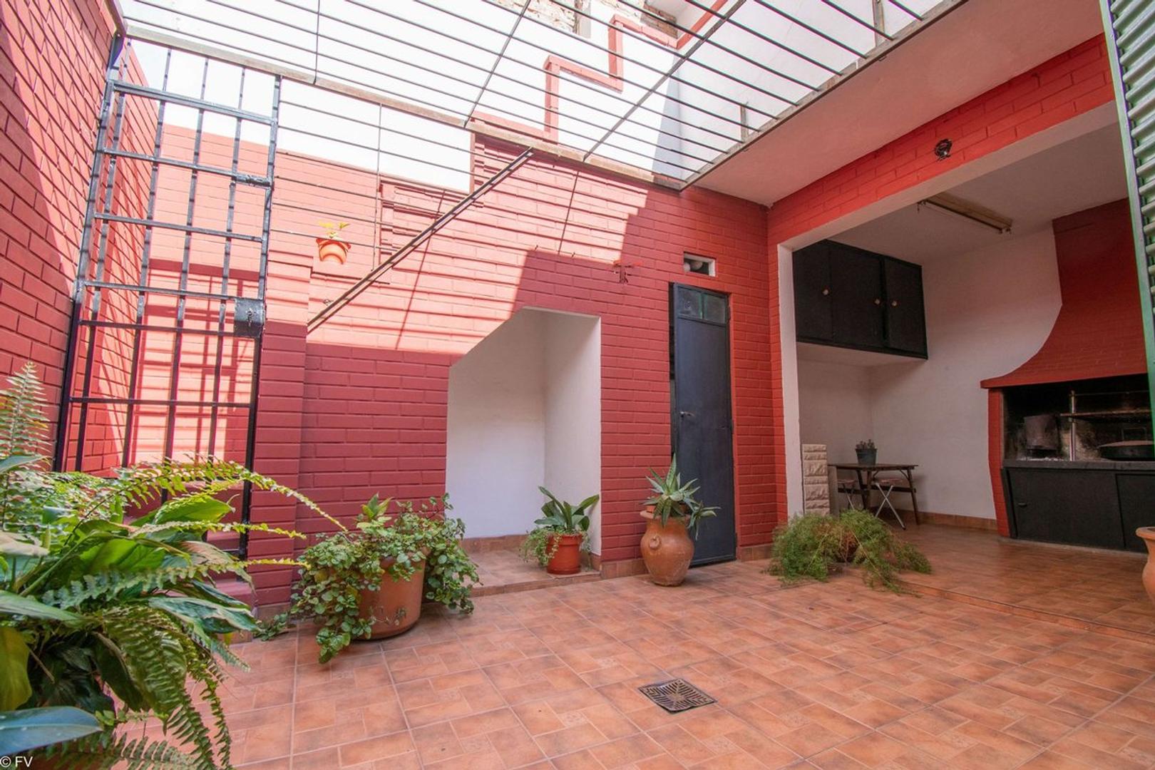 CASA EN VENTA 3 DORMITORIOS ZONA ABASTO
