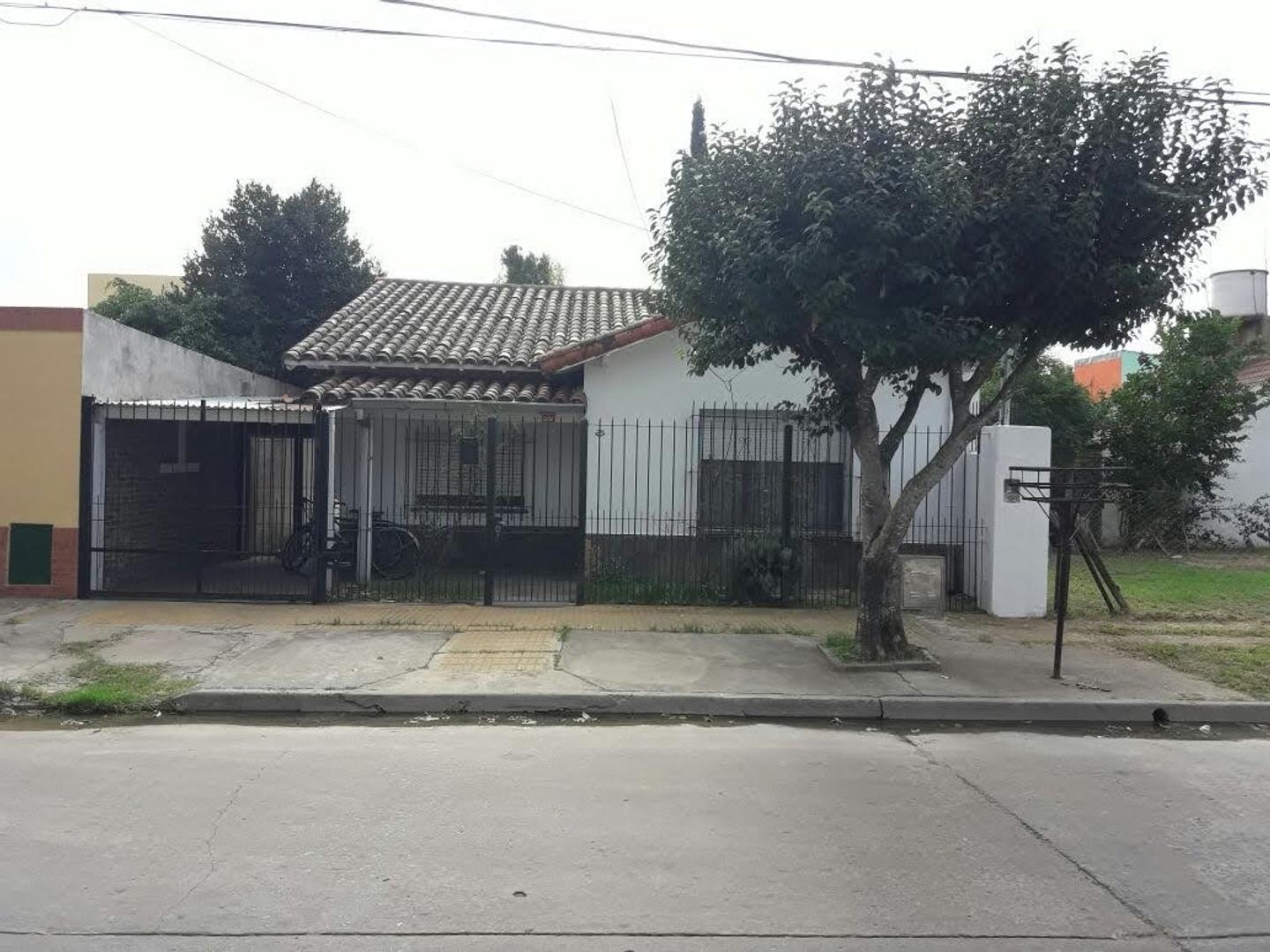 Casa 3 ambientes a la venta en Don Torcuato