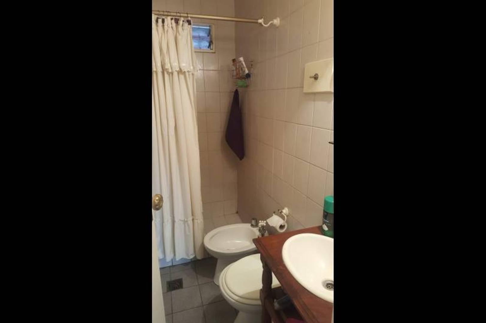 Casa 2 ambientes con 1 baño