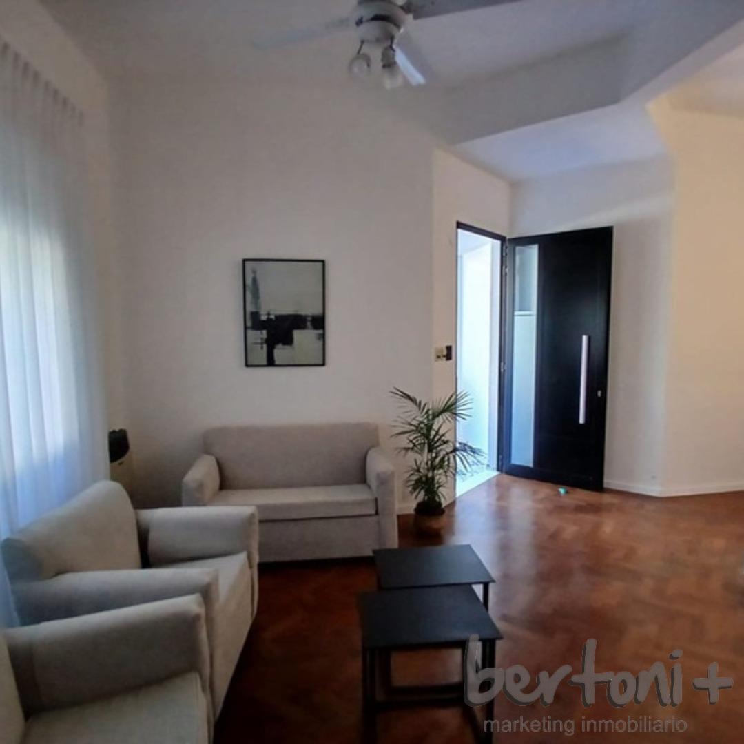 CASA EN ALQUILER TEMPORARIO. 2 DORMITORIOS. CENTRICO.