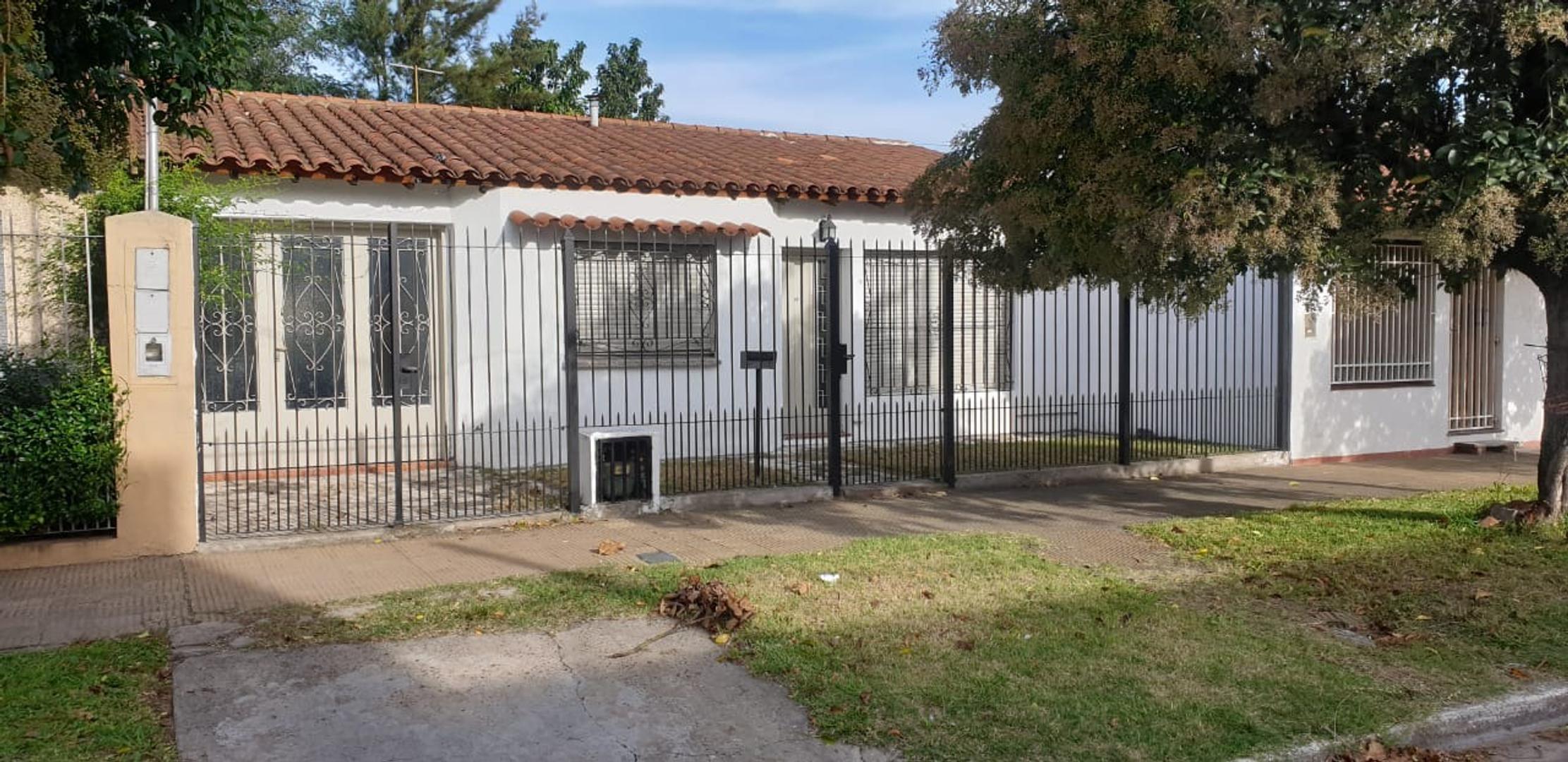 CASA CON FONDO Y GARAGE PASANTE  APTO CREDITO!