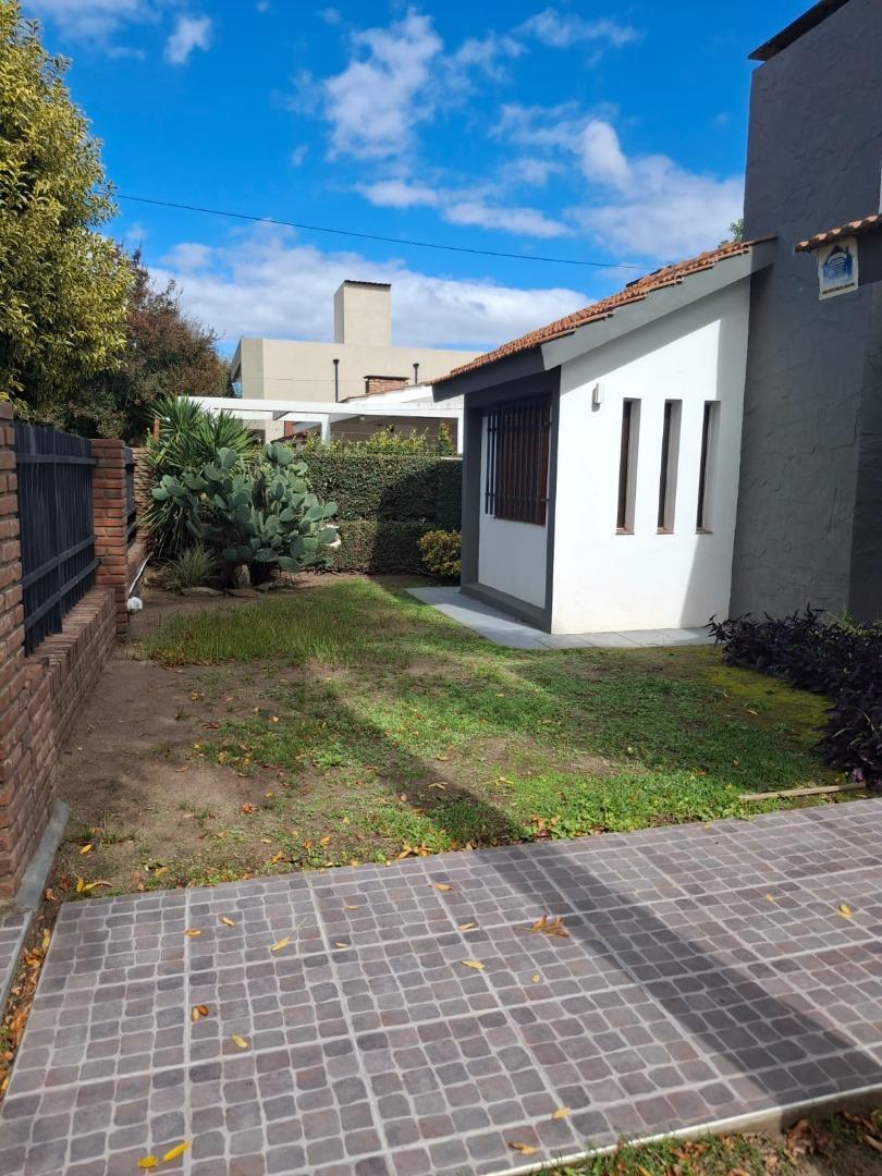 Hermosa casa barrio Santa Rita