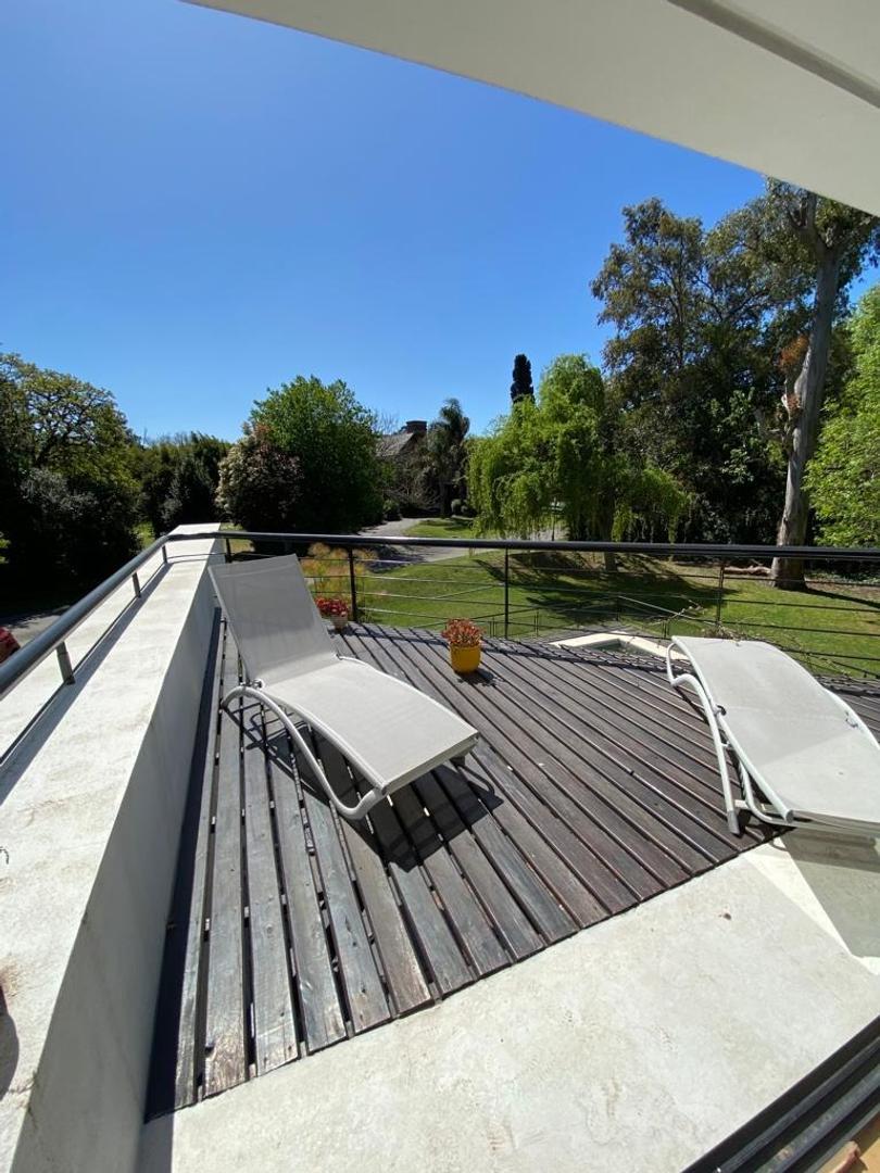 Casa en Venta en Abril Club De Campo, USD 1.200.000