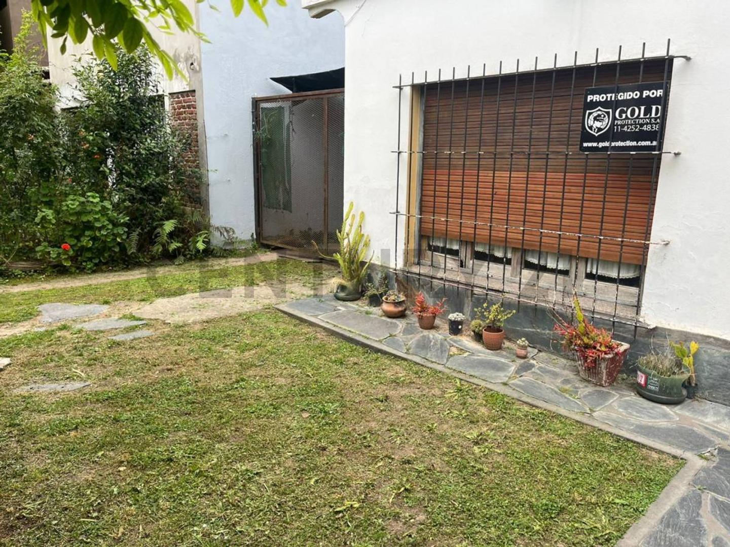 Casa 4 ambientes con 1 baño