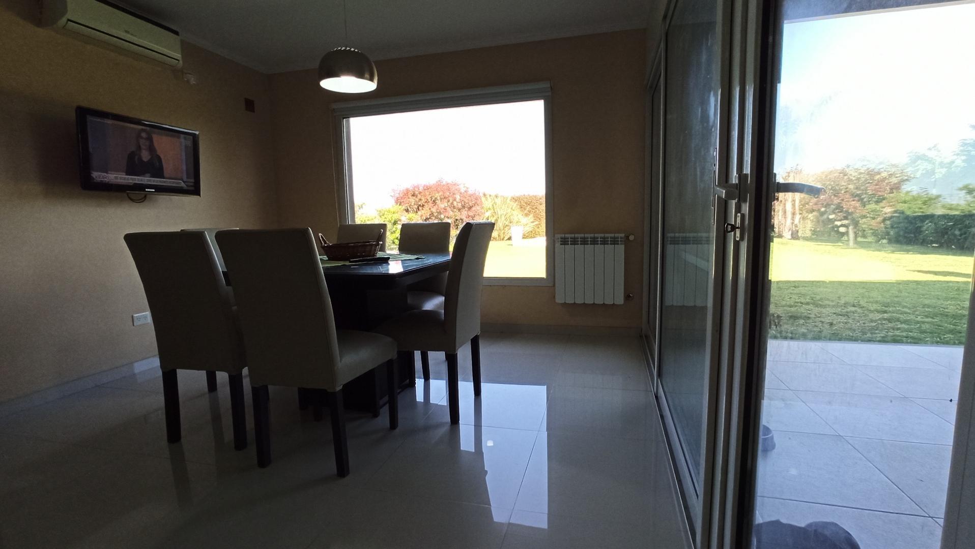 Casa 5 ambientes con 3 baños