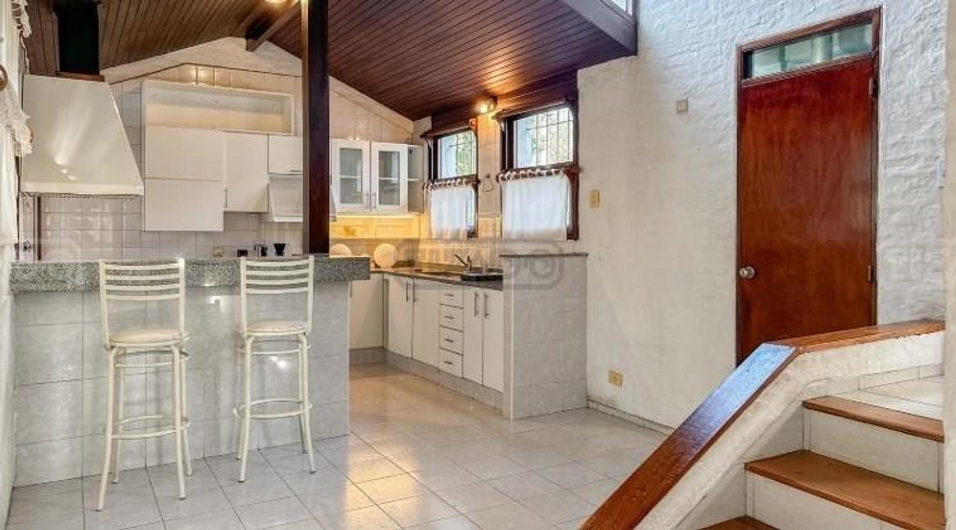 Casa en Alquiler con 1 cochera