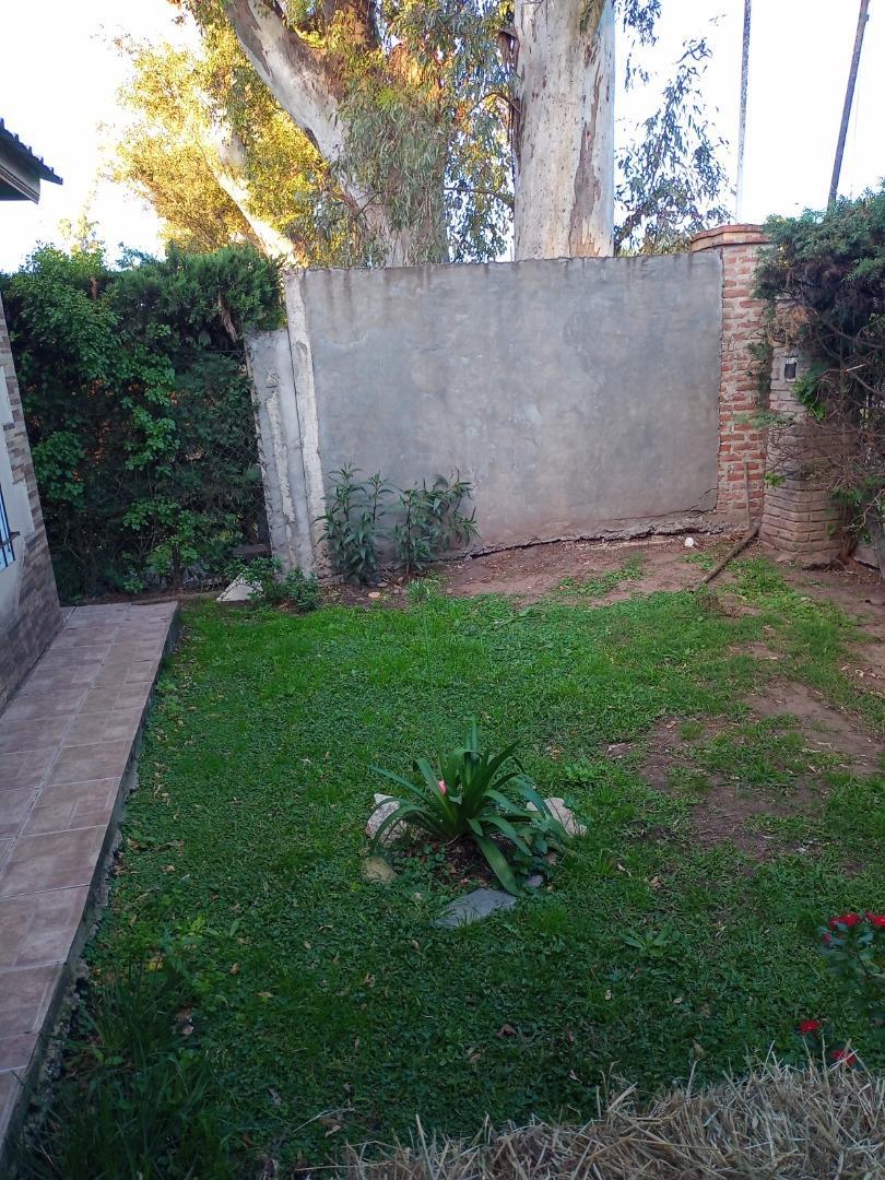 Casa 3 ambientes con 1 baño