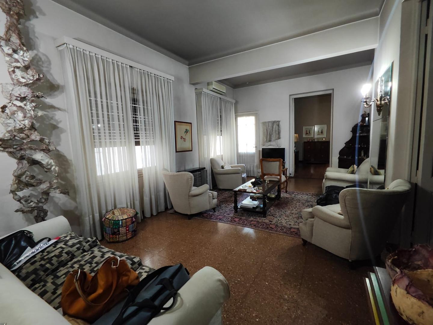 Importante casa  a metros de Alvear