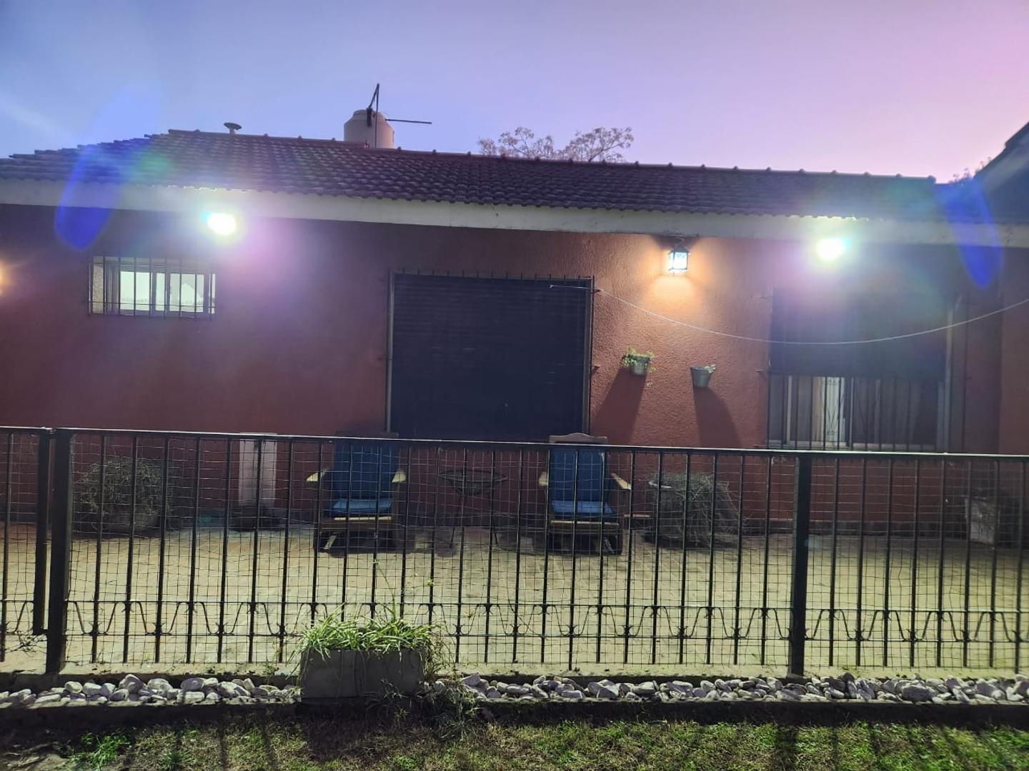 Casa 4 ambientes con 2 baños