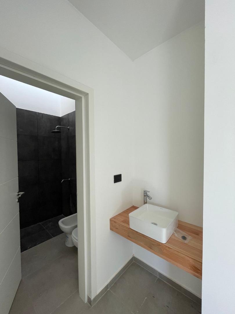 Casa 3 ambientes con 2 baños