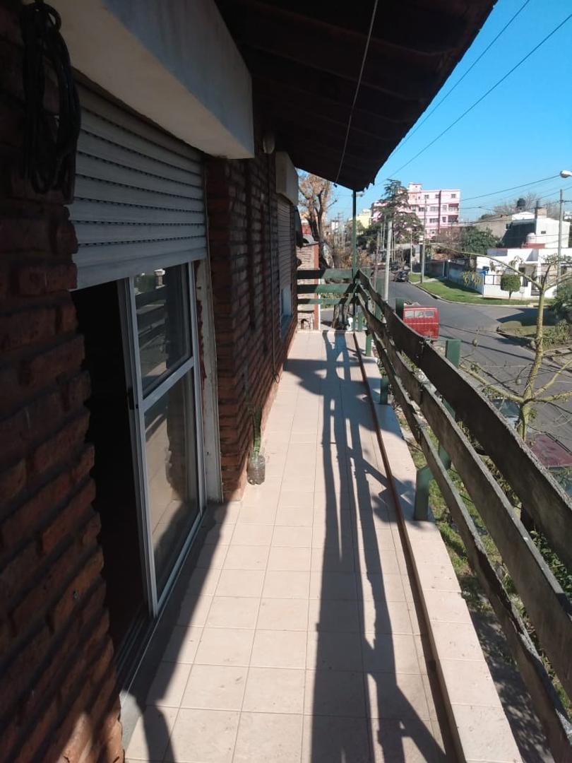 dpto 3 amb. al fte con galpon