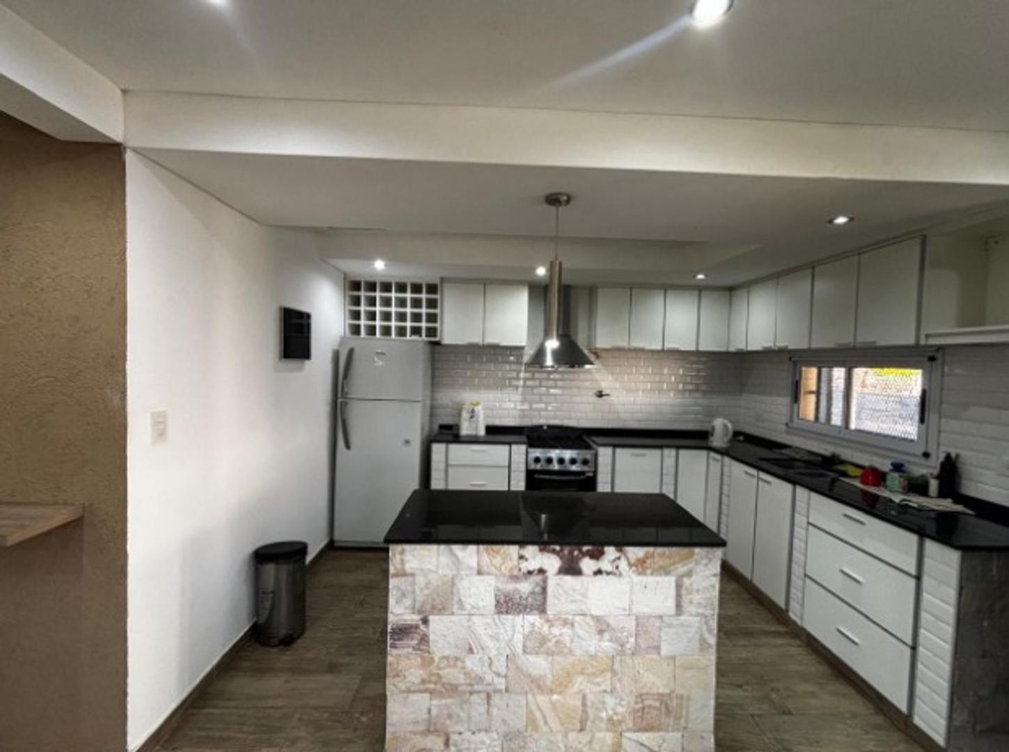 Casa 4 ambientes con 3 baños