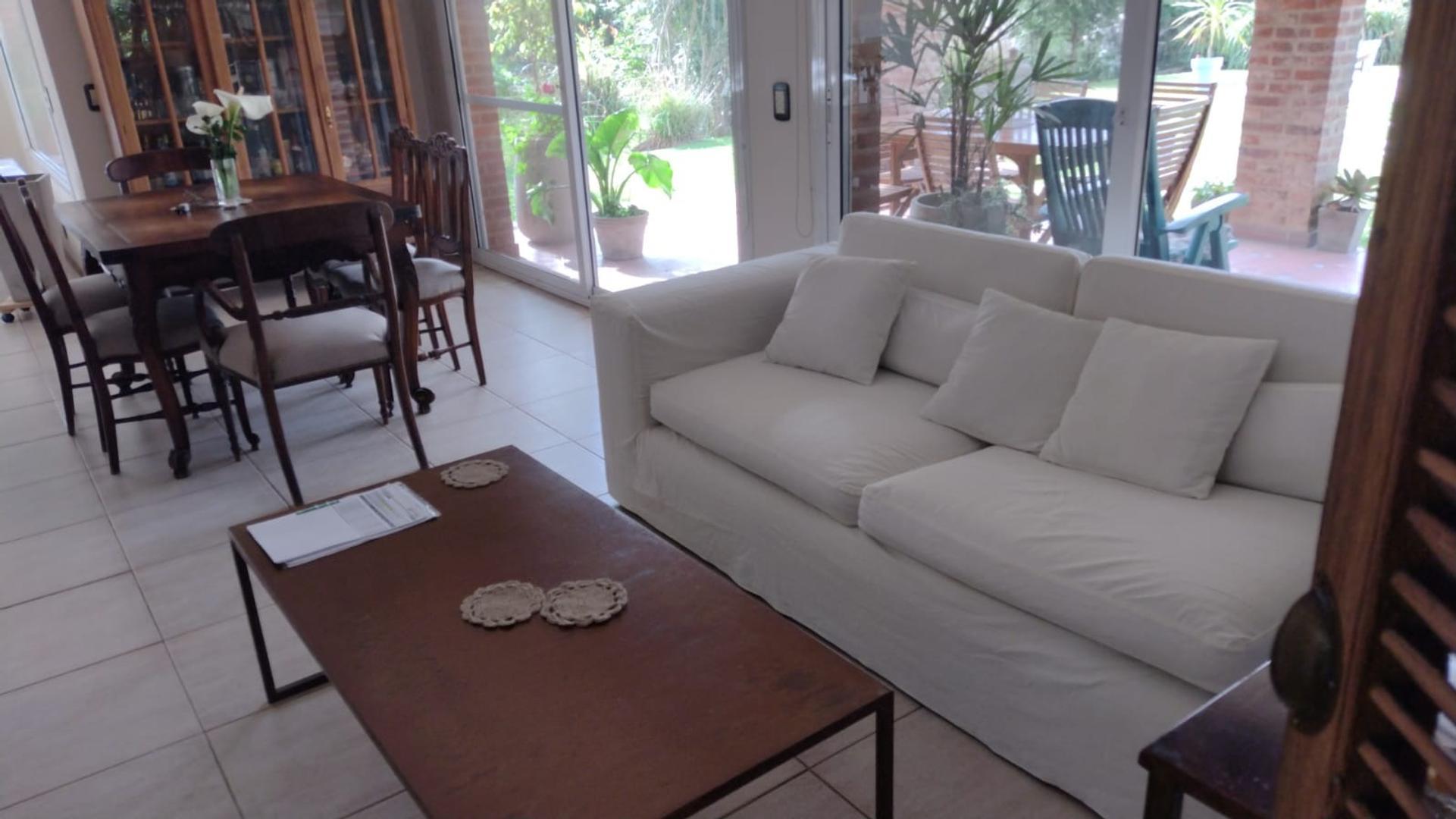 Casa en Alquiler Temporal con 5 cocheras