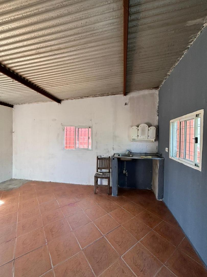 Casa 2 ambientes con 1 baño