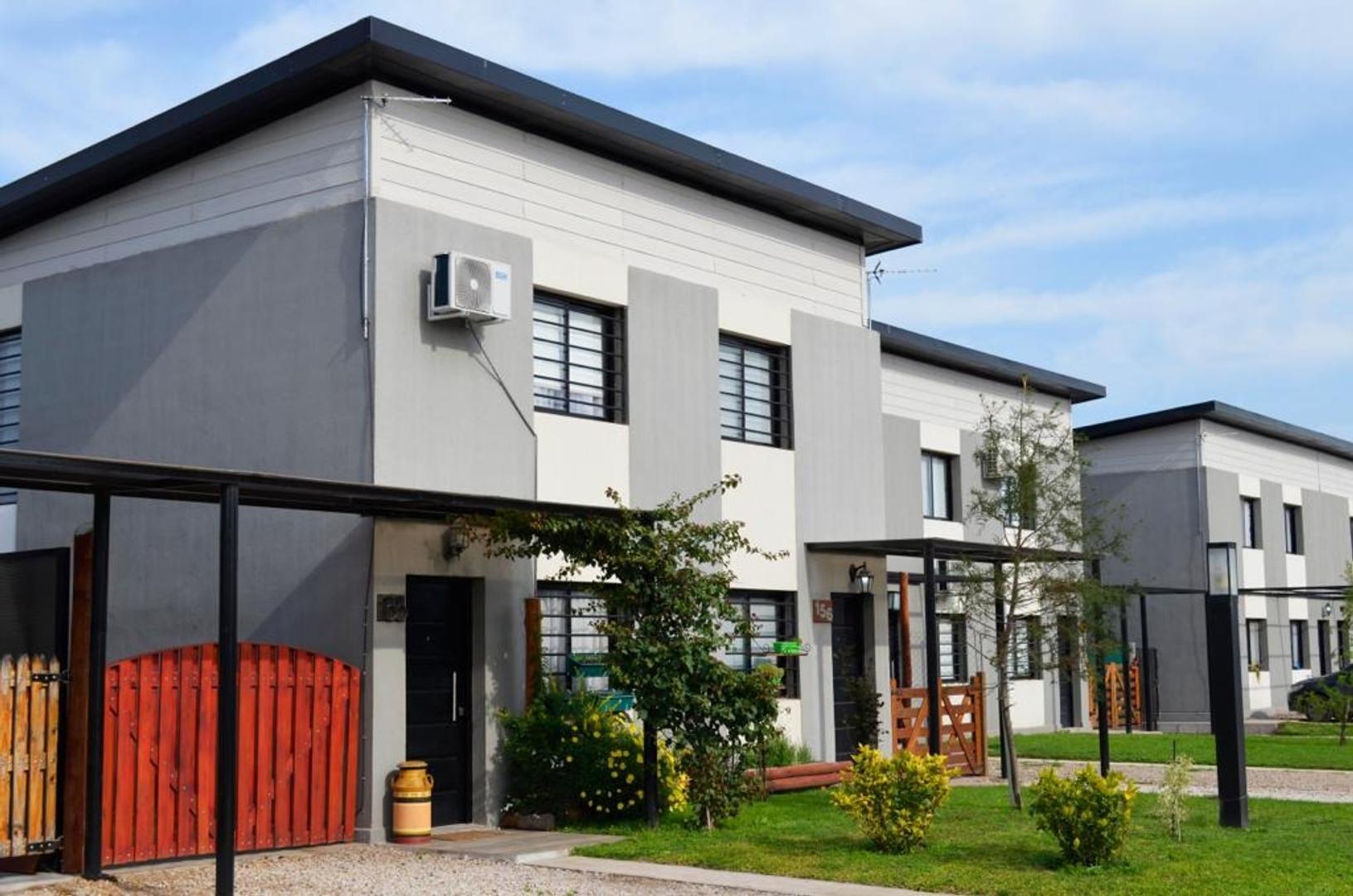 Casa 3 ambientes con 2 baños