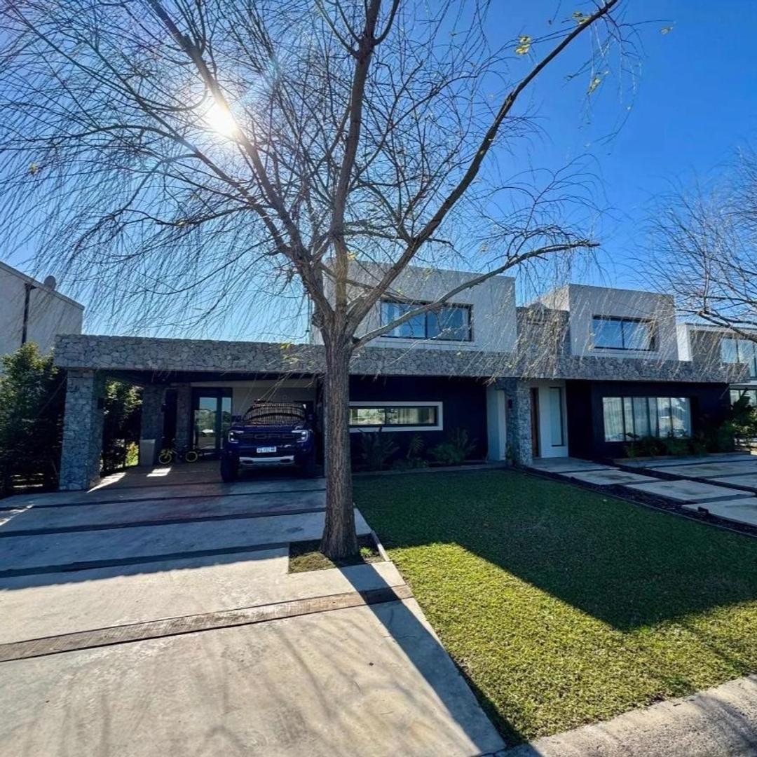 Venta Casa Equipada 8 ambientes Villanueva Tigre