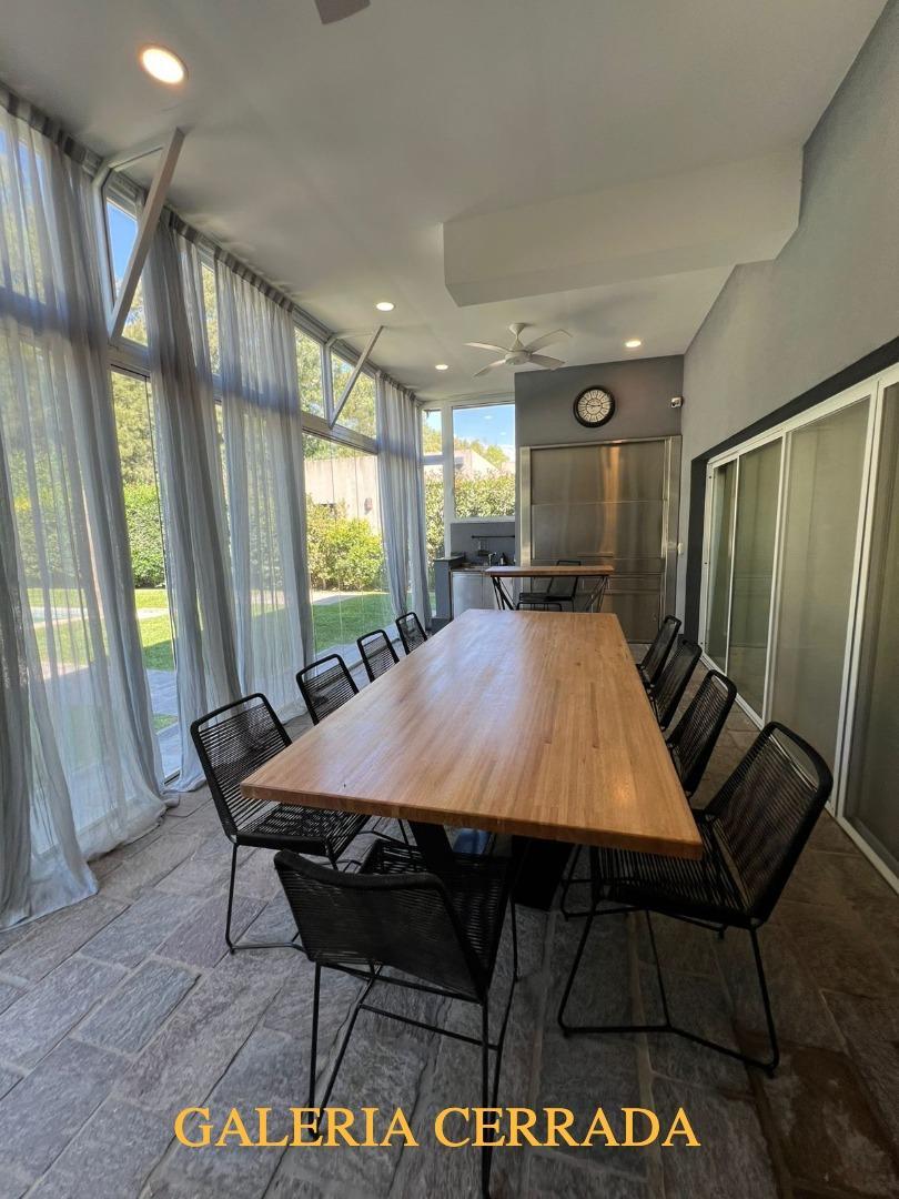 Casa 7 ambientes con 4 baños