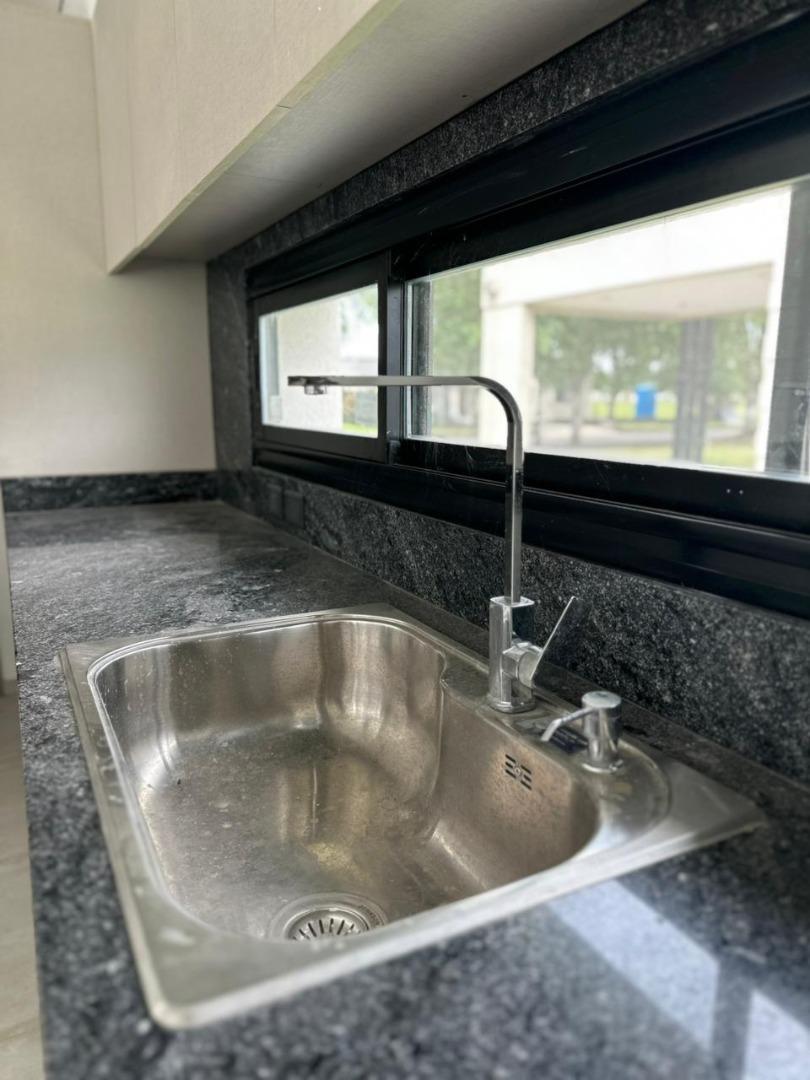 Casa en Venta con 6 cocheras