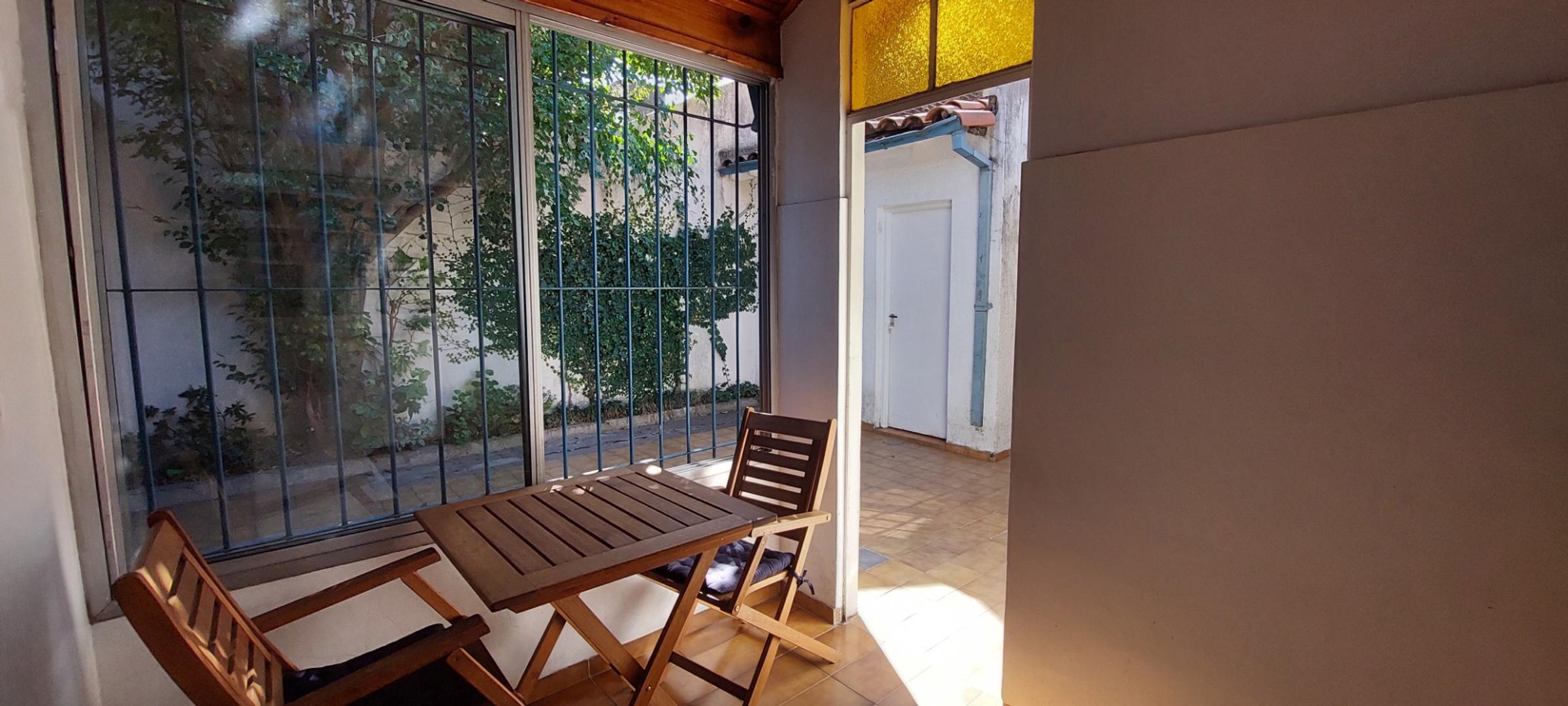 Chalet en 1 planta impecable con 2 dormis + escritor y patio