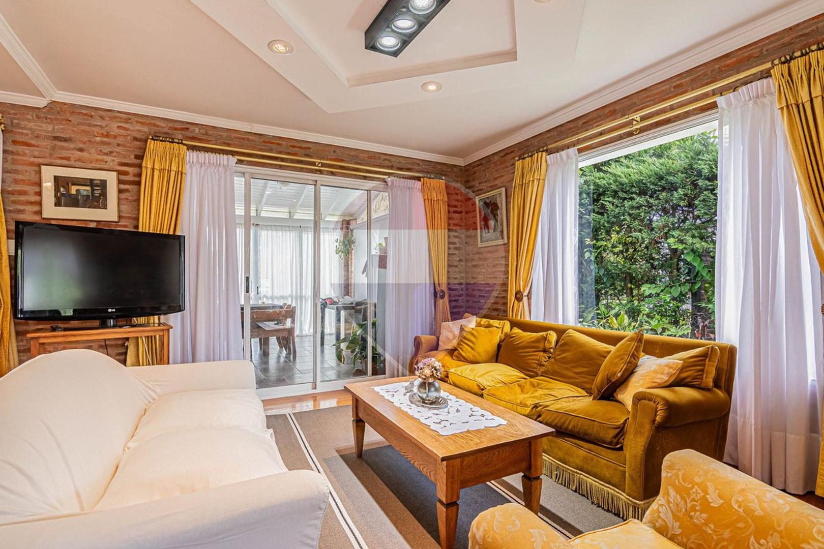 Casa 6 ambientes con 3 baños