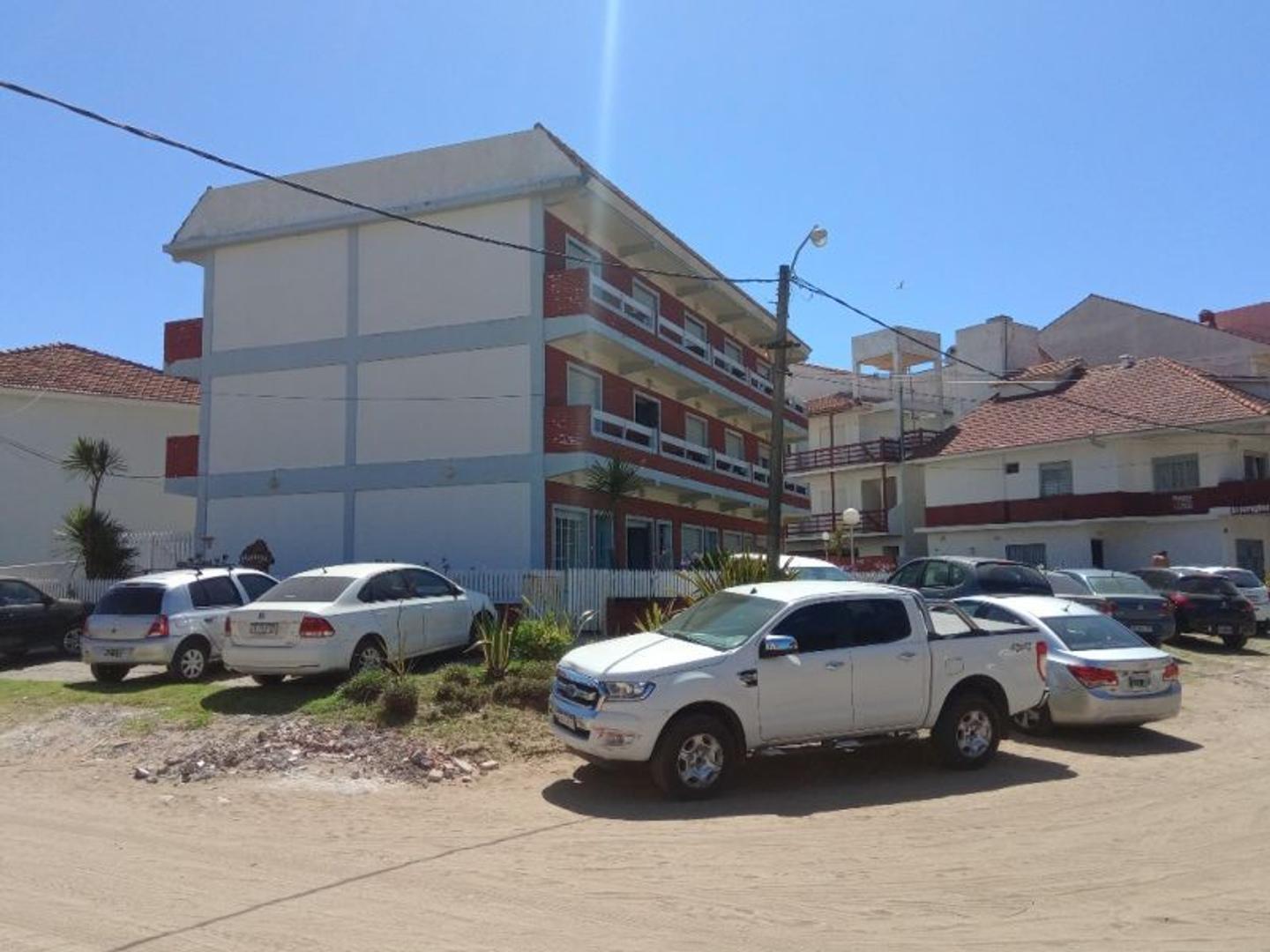 Paseo 130 bis 100, Piso PB