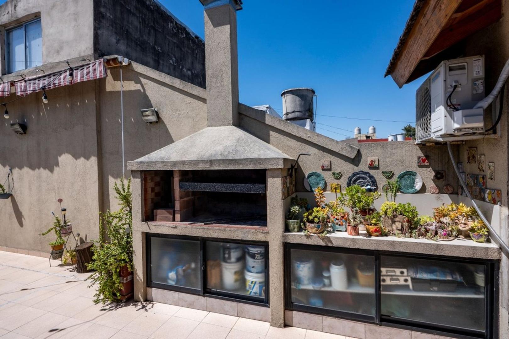 EN VENTA DUPLEX CON TERRAZA - MONTE CASTRO