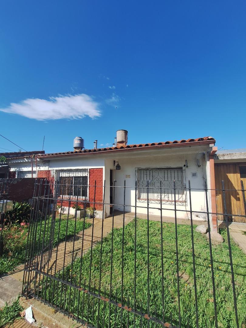 Alquiler Ezpeleta. Casa 3 amb c/fdo y gge.