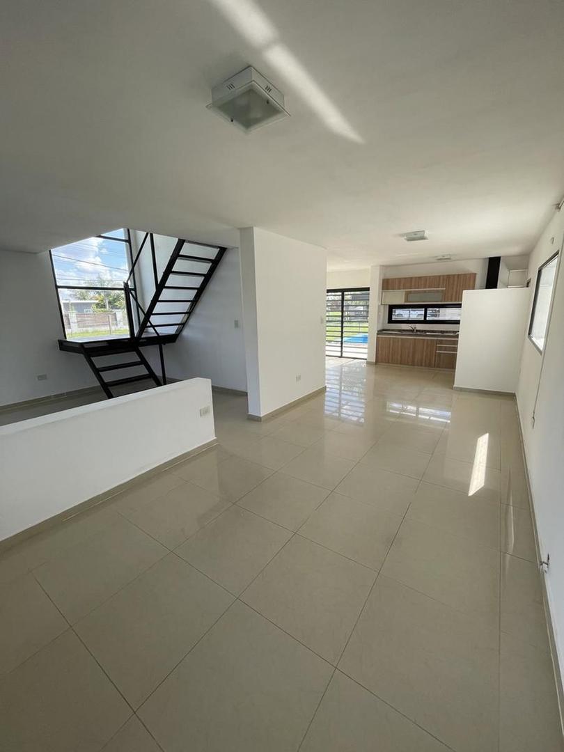 CASA EN VENTA EN ROLDAN 2 DORMITORIOS