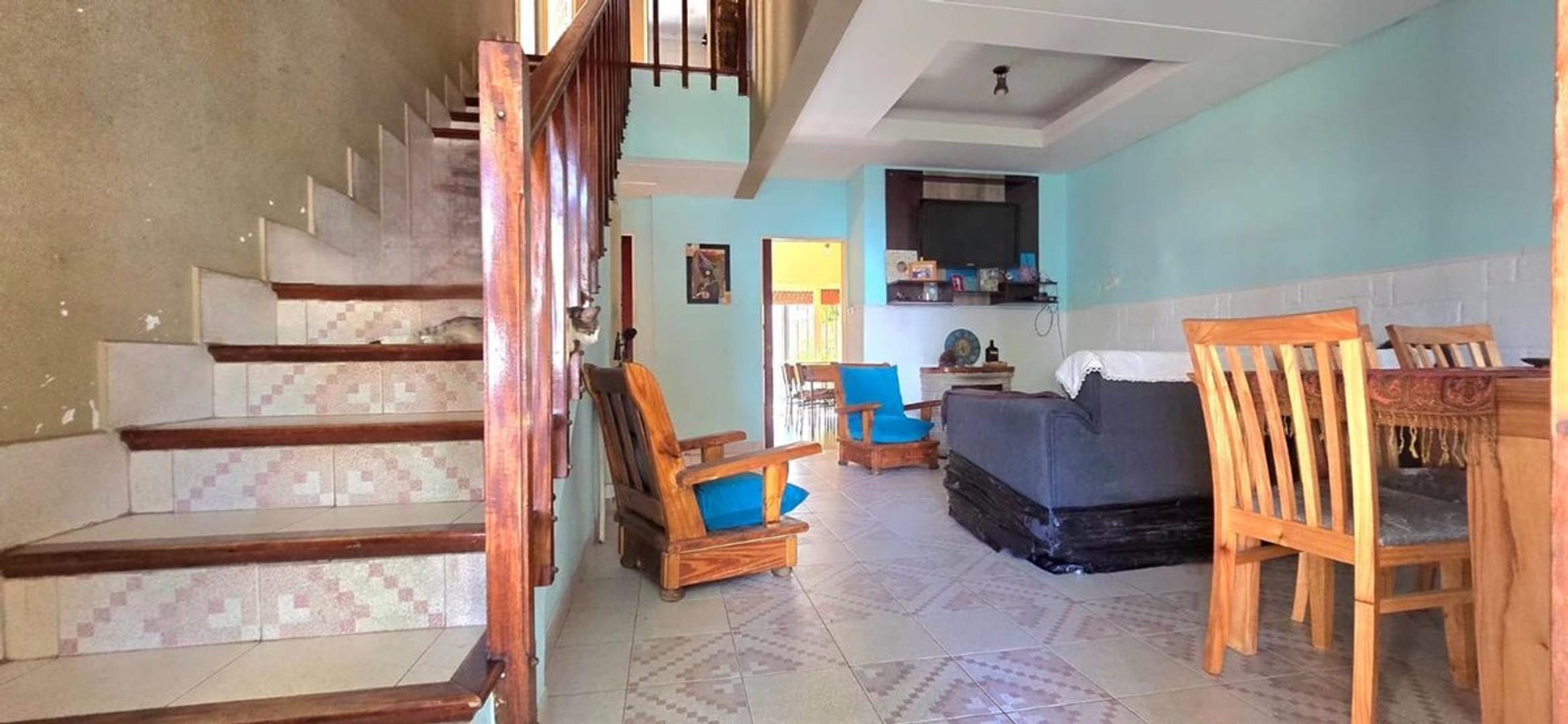 VENTA CASA 6 AMB LUMIN PATIO COCHERA JARDIN LAVAD