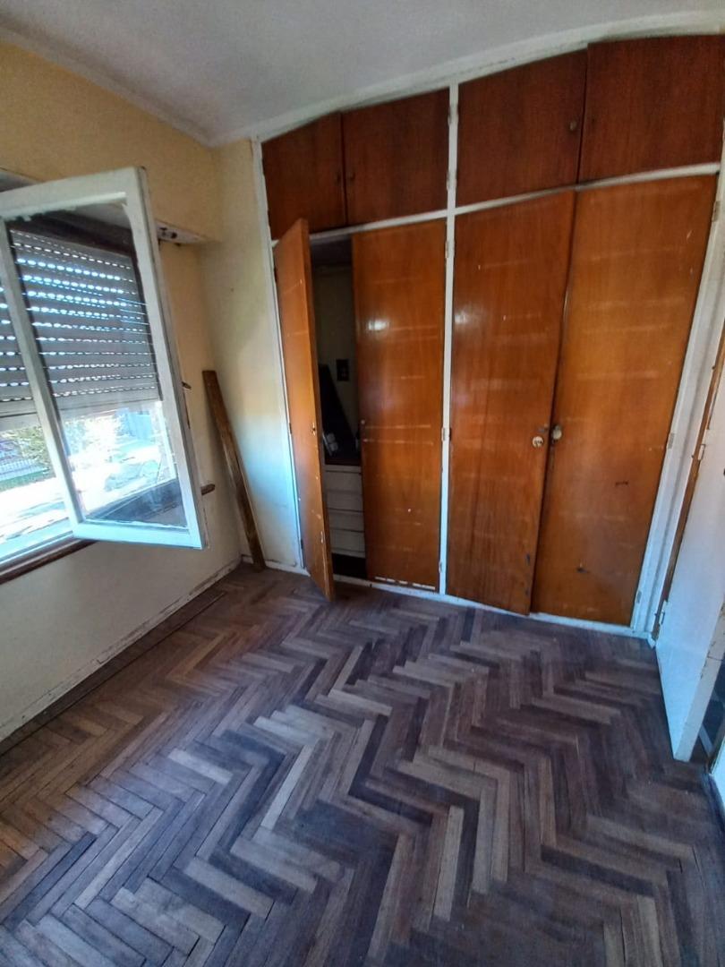 CHALET 3 AMB. CON 2 DTOS.- 200 M2. - VILLA PRIMERA