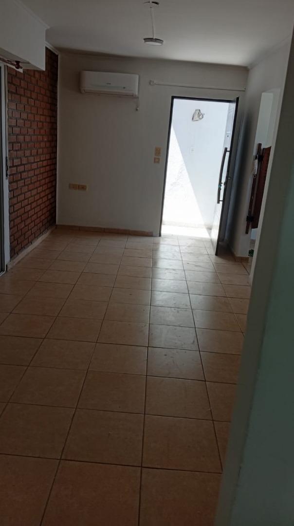 Depto Tipo Casa en Alquiler de 3 ambientes