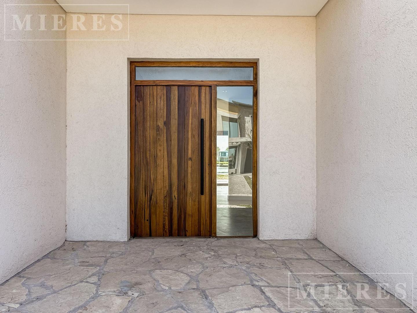 Casa 6 ambientes con 4 baños